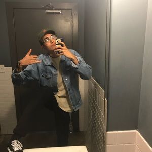 Meet your Posher, Tomas